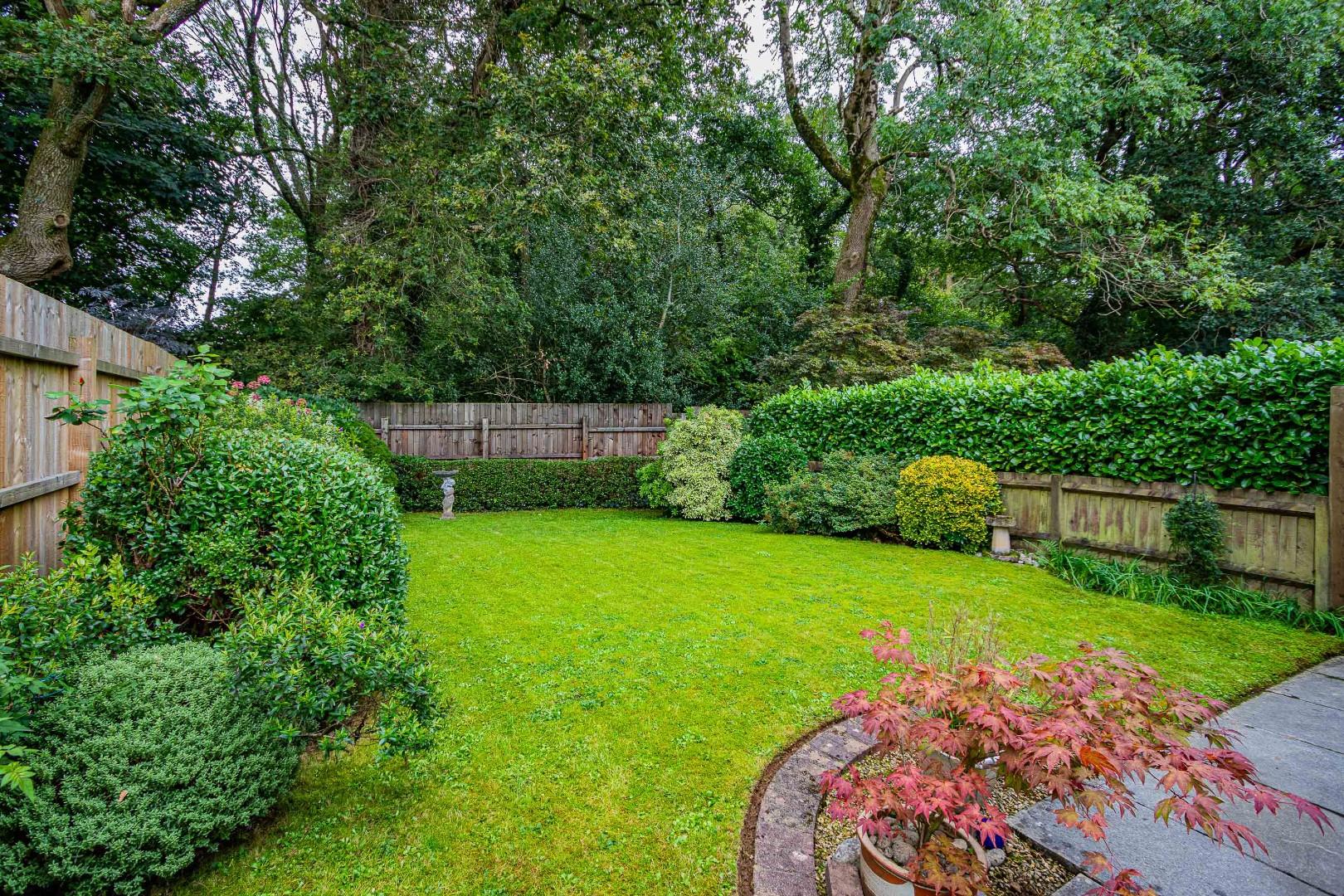 Huntsmead Close, Thornhill — photograph 7